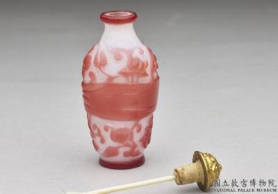 图片[3]-Red-on-white glass overlay snuff bottle with a wrapper design, Qing dynasty, Qianlong reign (1736-1795)-China Archive